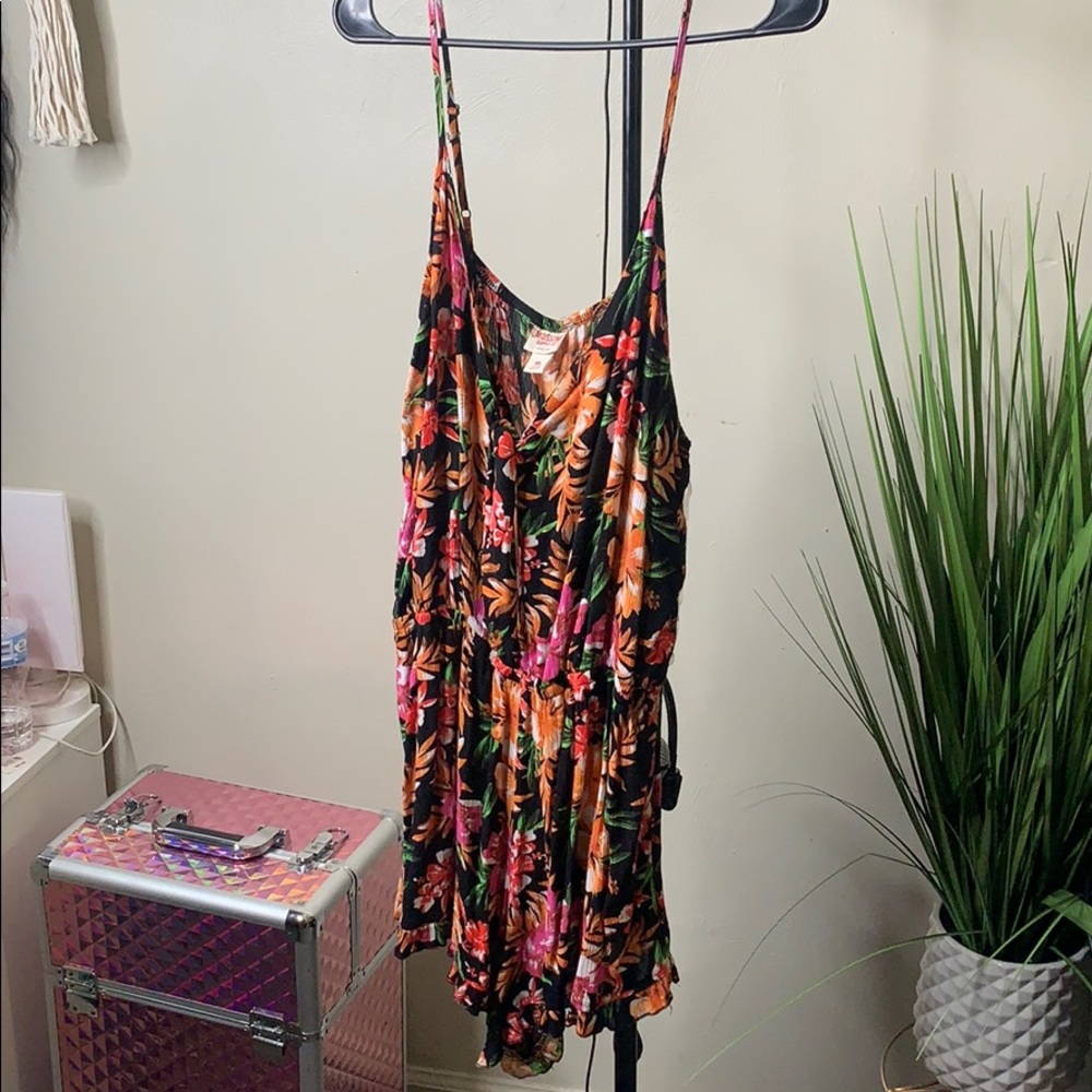 Floral romper 💐💐✈️